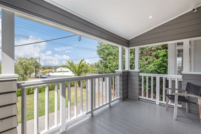 Photo of property in 30 Old Lake Road, Narrow Neck, Auckland, 0624