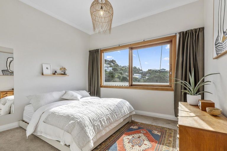 Photo of property in 118 Sutherland Road, Melrose, Wellington, 6023