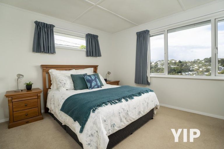 Photo of property in 106 Ruskin Road, Newlands, Wellington, 6037