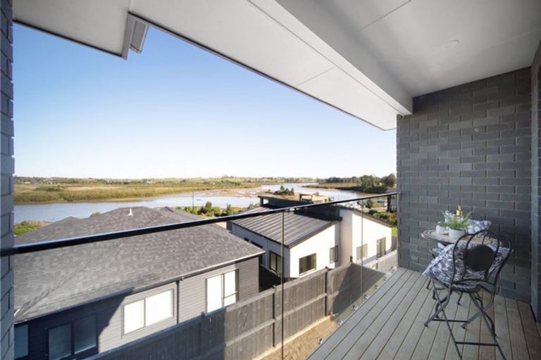 Photo of property in 26 Emerald Avenue, Rosehill, Papakura, 2113