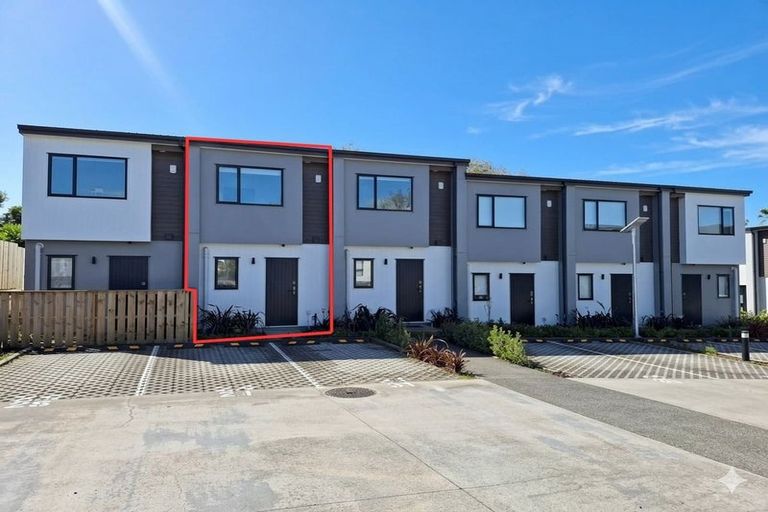 Photo of property in 31/241 Don Buck Road, Massey, Auckland, 0614