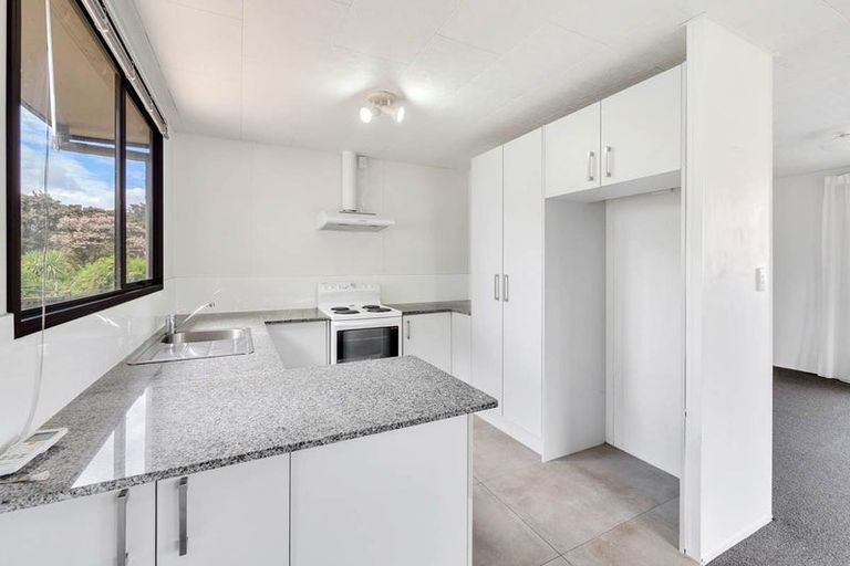 Photo of property in 28 Devonshire Road, Unsworth Heights, Auckland, 0632