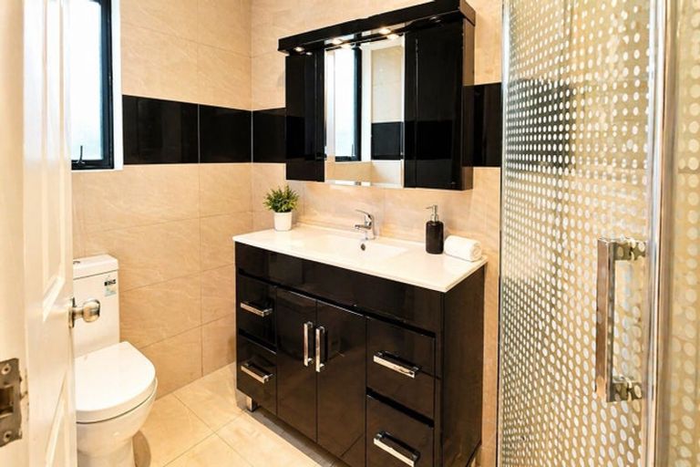 Photo of property in 14 Serrano Place, Clover Park, Auckland, 2023