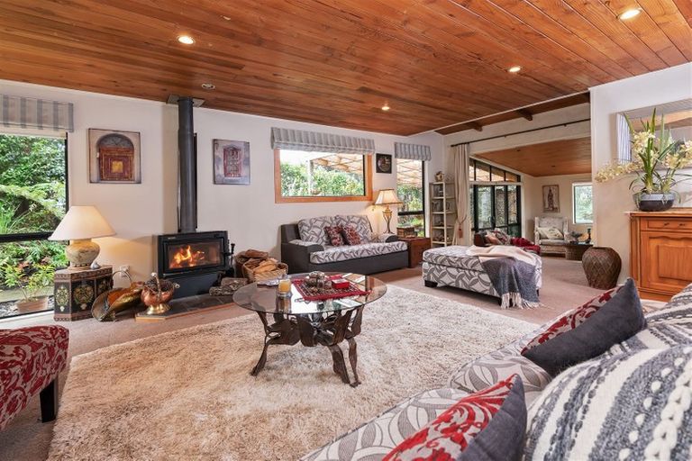 Photo of property in 18 Tanglewood Place, Cockle Bay, Auckland, 2014