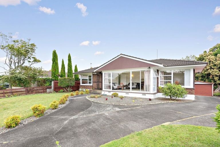 Photo of property in 49 Tupaki Place, Pakuranga Heights, Auckland, 2010