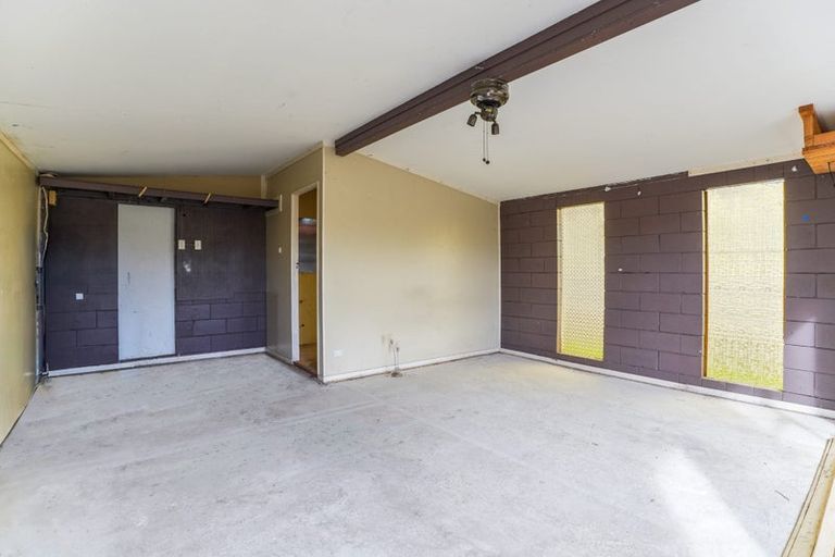 Photo of property in 10 Sealand Place, Mangere Bridge, Auckland, 2022