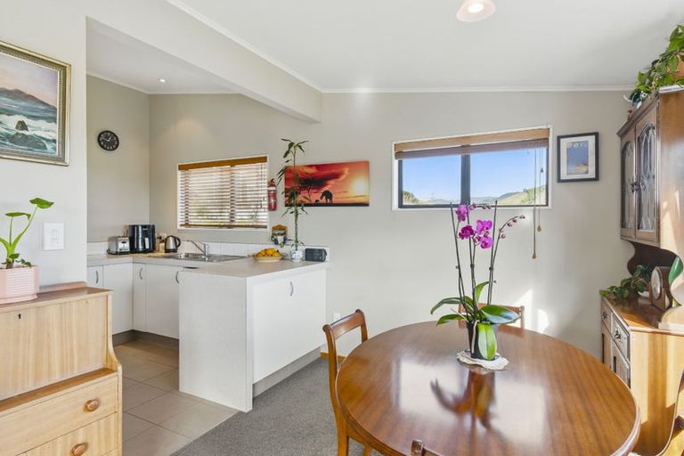 Photo of property in 47 Kakariki Grove, Waikanae, 5036