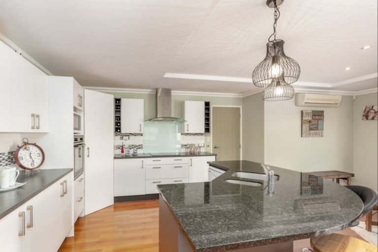 Photo of property in 9 Northvale Place, Pukekohe, 2120