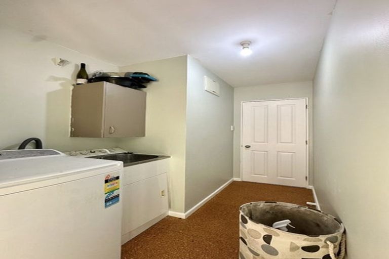 Photo of property in 116 Pinehaven Road, Pinehaven, Upper Hutt, 5019