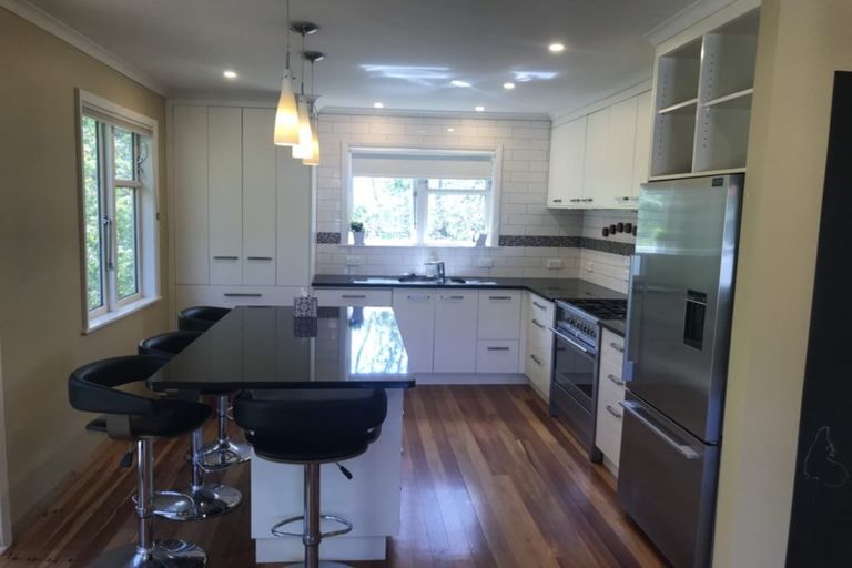 Photo of property in 60 Taylor Terrace, Tawa, Wellington, 5028