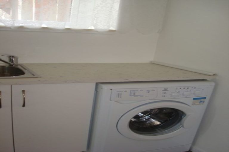 Photo of property in 17 Valron Road, Te Atatu South, Auckland, 0602