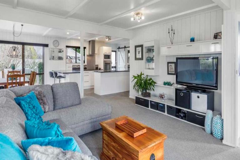 Photo of property in 1 Gails Drive, Okura, Auckland, 0792