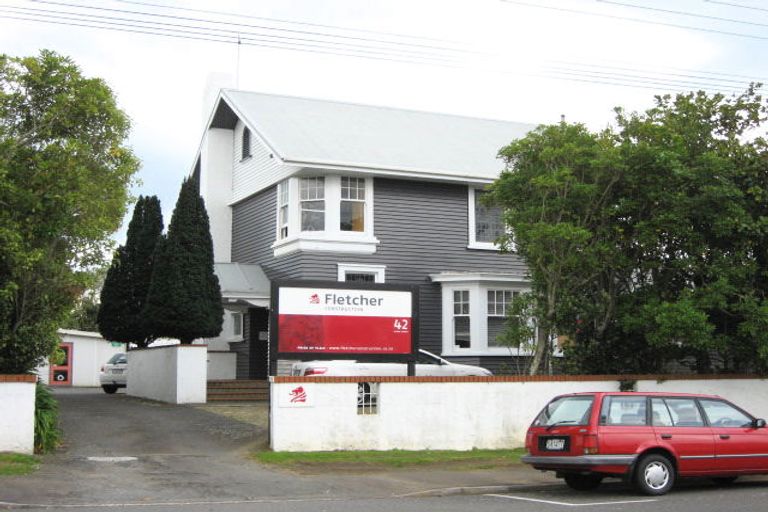 Photo of property in 42 Young Street, New Plymouth, 4310
