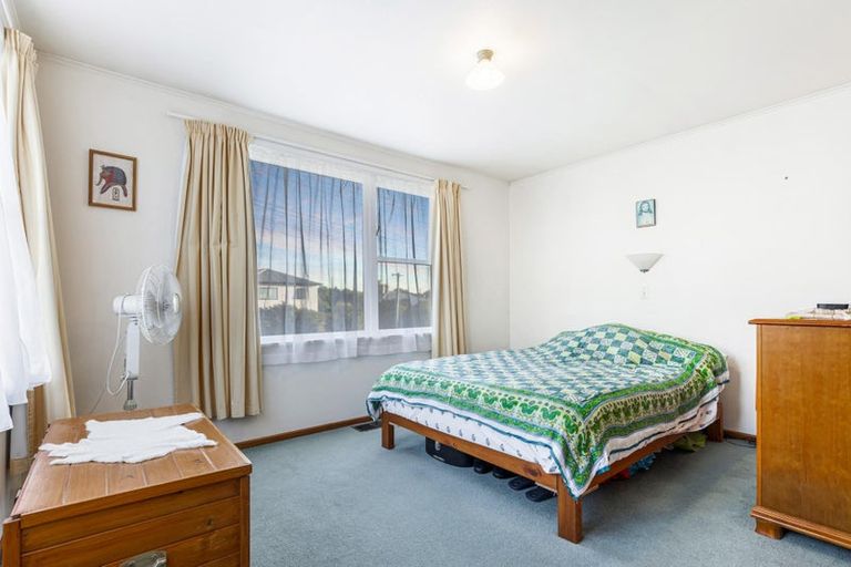 Photo of property in 18 Lavelle Road, Henderson, Auckland, 0612