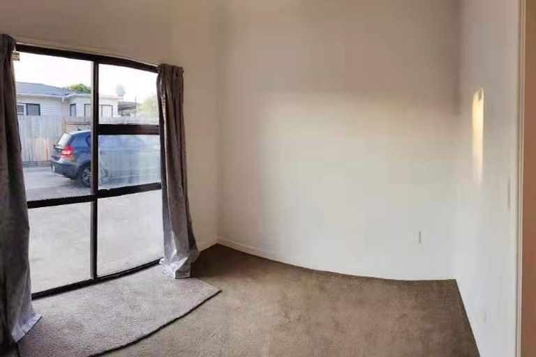 Photo of property in 1/12 Tonar Street, Northcote, Auckland, 0627