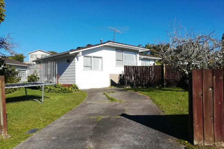 Photo of property in 26 Salamanca Road, Sunnynook, Auckland, 0620