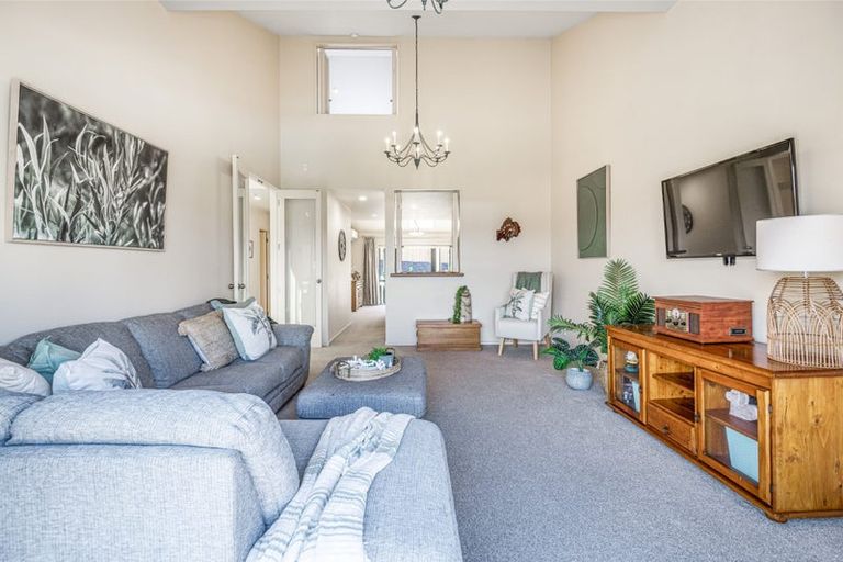 Photo of property in 9/8 Tobago Place, Sunnynook, Auckland, 0620