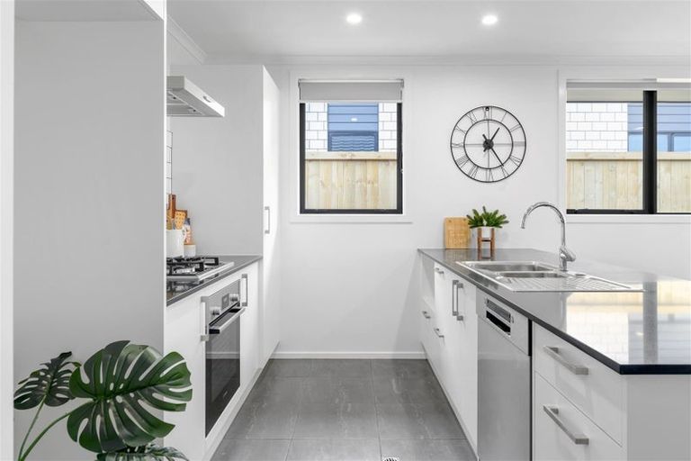 Photo of property in 31 Waruhia Crescent, Rototuna North, 3281