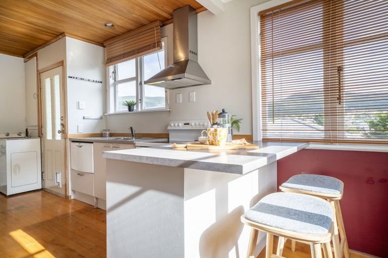 Photo of property in 44 Taylor Terrace, Tawa, Wellington, 5028