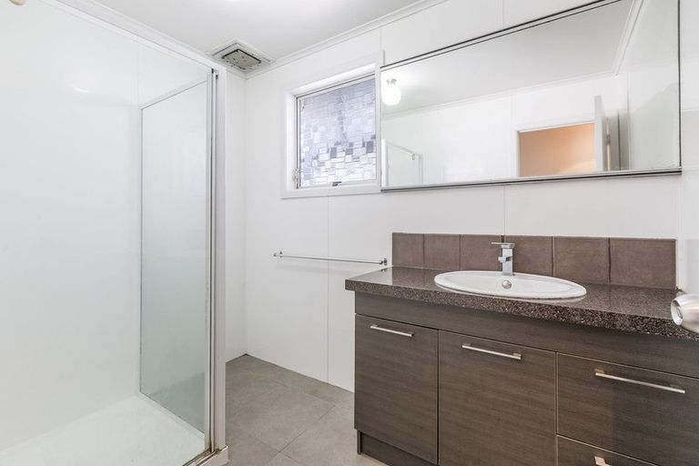 Photo of property in 32 Burundi Avenue, Clendon Park, Auckland, 2103