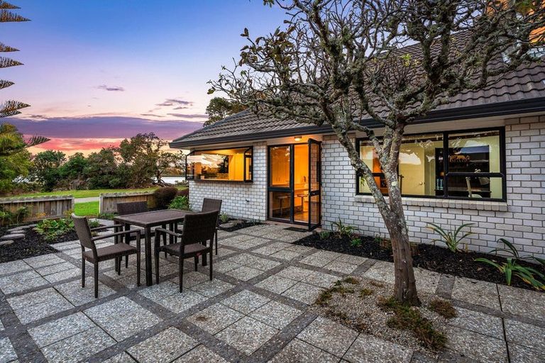 Photo of property in 22 Settlers Grove, Orewa, 0931