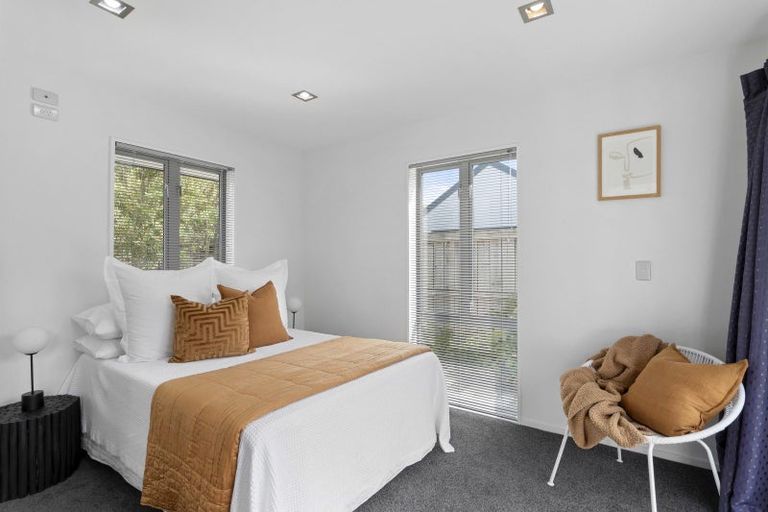 Photo of property in 5 Millpond Place, Parklands, Christchurch, 8083