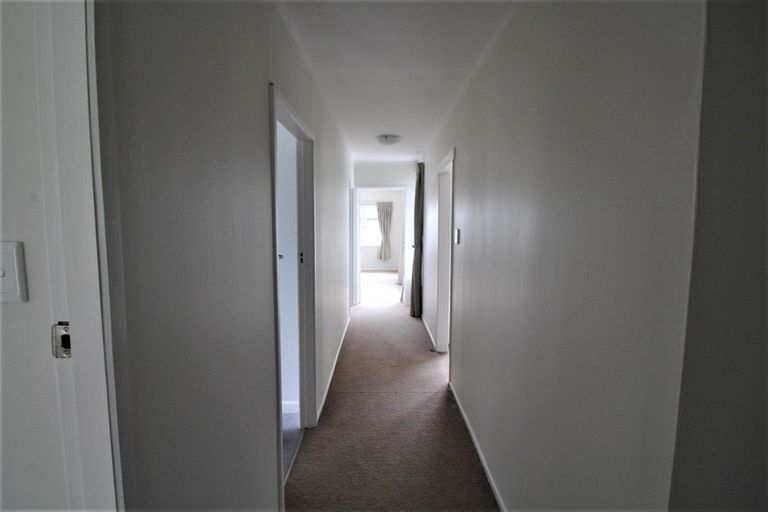 Photo of property in 519a East Coast Road, Murrays Bay, Auckland, 0630