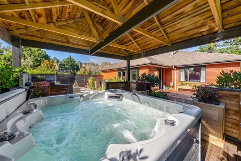 Photo of property in 92 Katherine Mansfield Drive, Whitemans Valley, Upper Hutt, 5371
