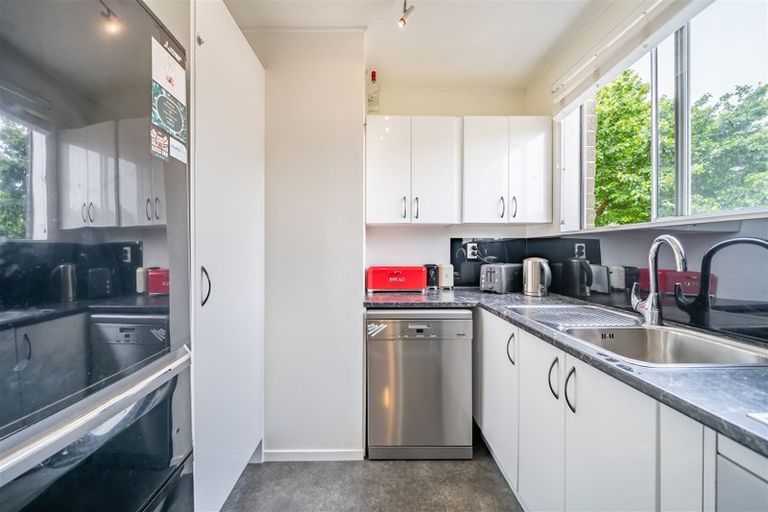 Photo of property in 2/19 Pirie Crescent, Moera, Lower Hutt, 5010