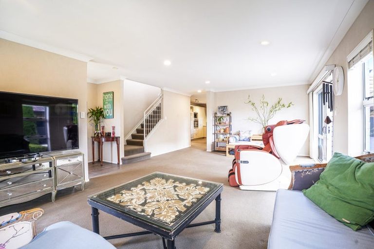 Photo of property in 3 Girvan Terrace, Wattle Downs, Auckland, 2103