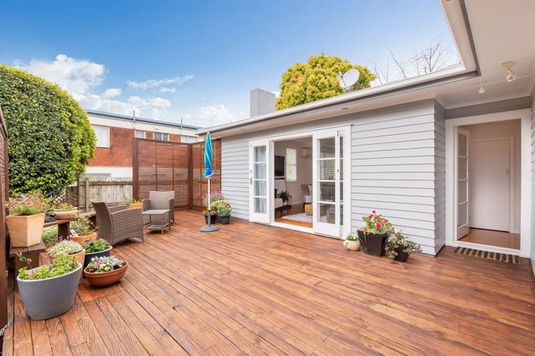 Photo of property in 1/12 Wolsley Avenue, Milford, Auckland, 0620