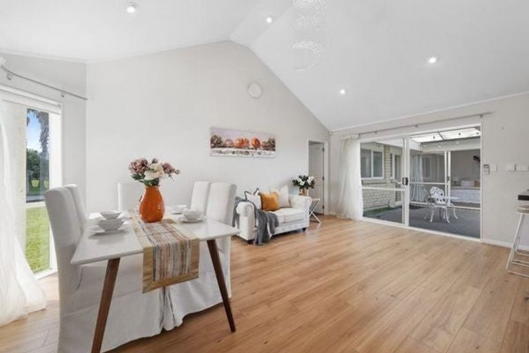 Photo of property in 2 Amadeus Place, Northpark, Auckland, 2013