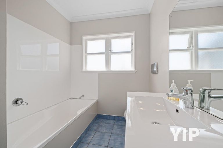 Photo of property in 15 Robert Street, Newlands, Wellington, 6037