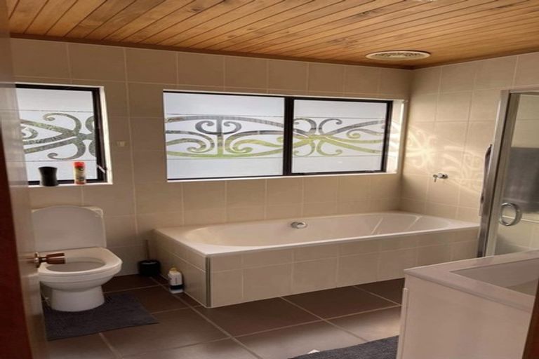 Photo of property in 70 Hadfield Street, Beach Haven, Auckland, 0626