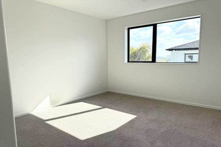 Photo of property in 16 Exmouth Road, Northcote, Auckland, 0627