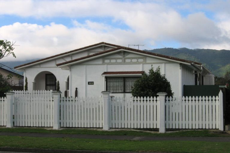 Photo of property in 36 Nimmo Avenue West, Waikanae, 5036