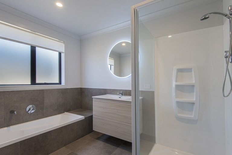 Photo of property in 71 Kaurinui Crescent, One Tree Point, 0118