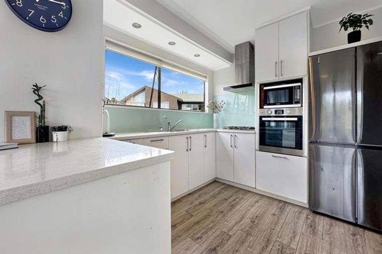 Photo of property in 2/5 Manaia Place, Mairangi Bay, Auckland, 0630