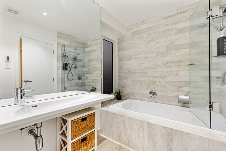 Photo of property in 37 Eastcliffe Road, Castor Bay, Auckland, 0620