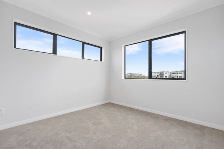 Photo of property in 10 Riroriro Road, Hobsonville, Auckland, 0616