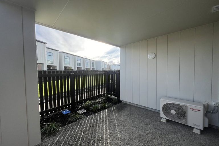 Photo of property in 15 Tima Lane, Mangere Bridge, Auckland, 2022