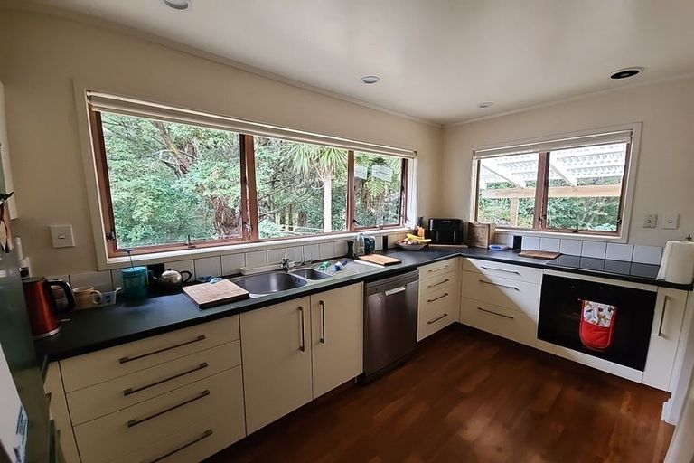 Photo of property in 8b Walpole Avenue, Hillpark, Auckland, 2102