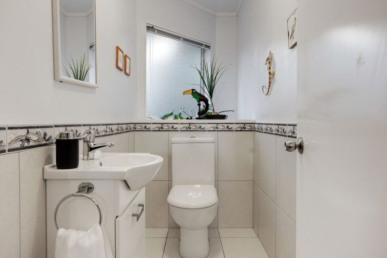 Photo of property in 23 Pinewood Grove, Botany Downs, Auckland, 2010