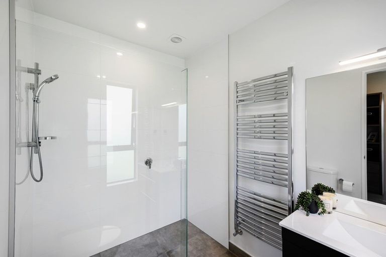 Photo of property in 29 Little Alpha Loop, Wanaka, 9305