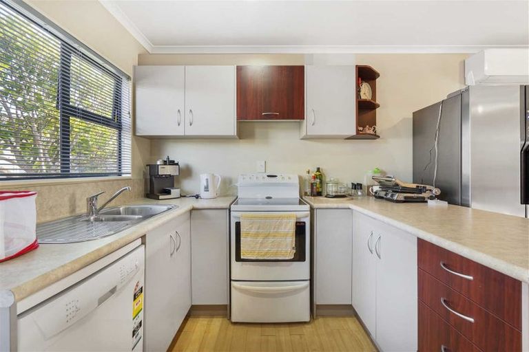 Photo of property in 20 Ward Crescent, Te Atatu Peninsula, Auckland, 0610