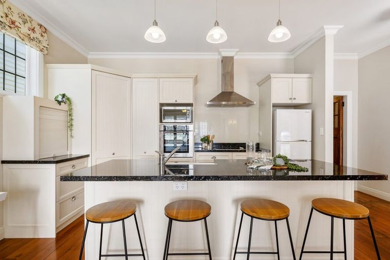 Photo of property in 18 Burnell Avenue, Thorndon, Wellington, 6011