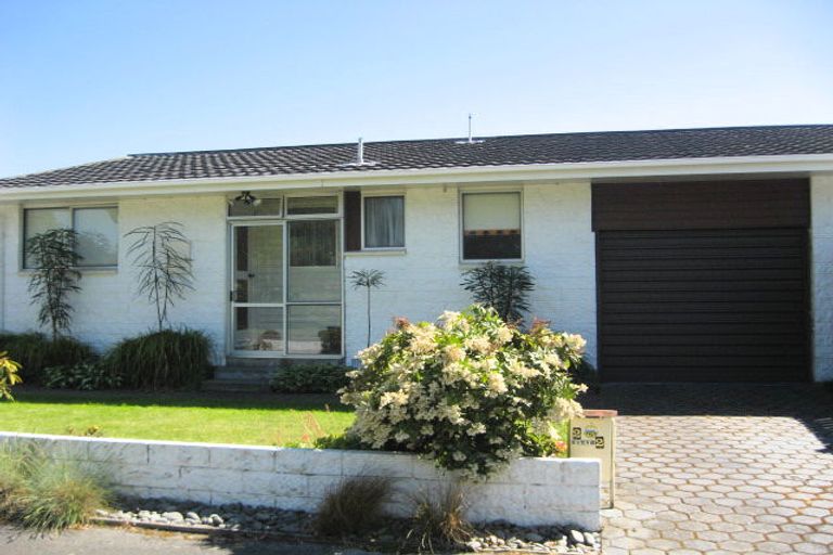 Photo of property in 1/2a Heaphy Place, Casebrook, Christchurch, 8051