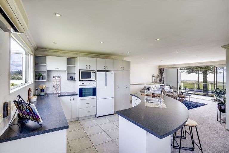 Photo of property in 627 Marine Parade, Napier South, Napier, 4110