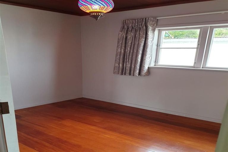 Photo of property in 33 Moana Road, Plimmerton, Porirua, 5026