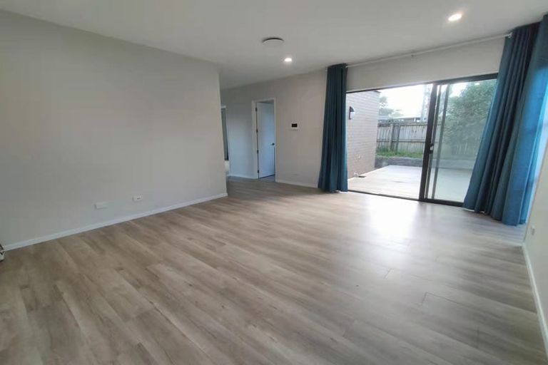 Photo of property in 26 Golfland Drive, Golflands, Auckland, 2013